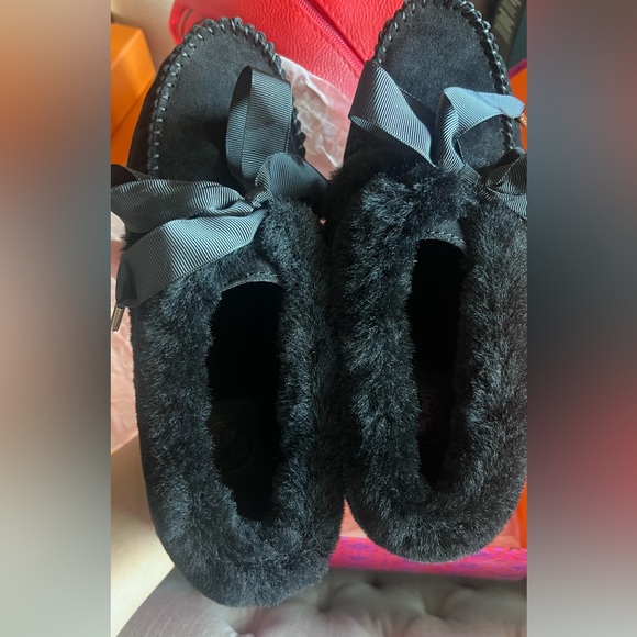 NEW Tory Burch Aberdeen Black Shearling Suede Bow Tie Slip On Slippers size 6 - Picture 2 of 13